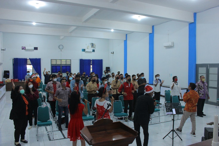 Read more about the article Perayaan Natal SMK Negeri 1 Semarang Tahun 2021/2022 “Cinta Kasih Yesus Yang Menggerakkan Persaudaraan”