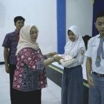 UPZ SMK Negeri 1 Semarang Salurkan Dana Santunan kepada Siswa-Siswi